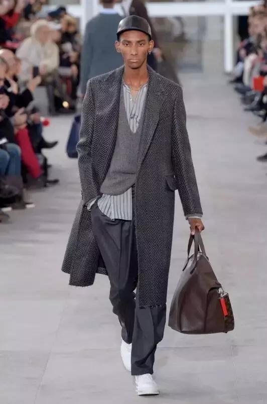 lv x supreme联名红色卫衣 (lv和supreme联名牛仔外套)