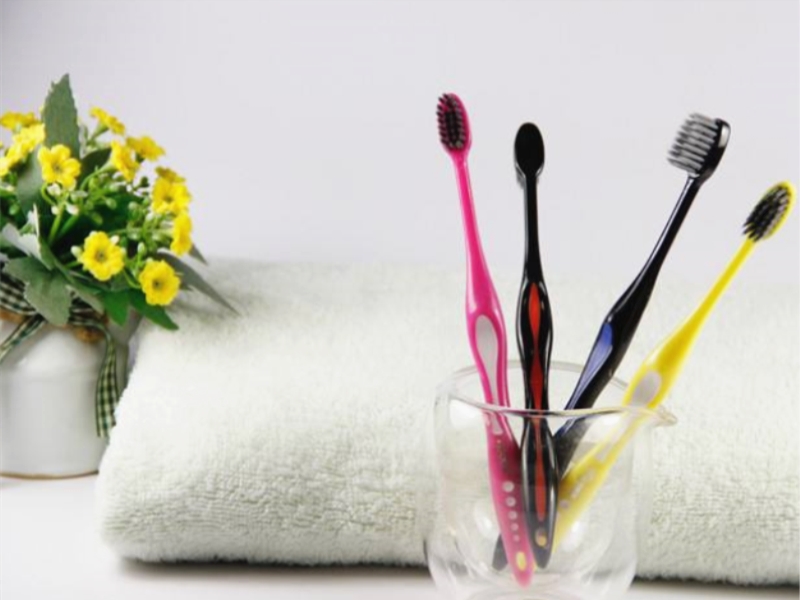 告别牙齿黄用这招让你笑容更自信,牙黄怎么办3招拥有大白牙