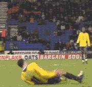 足球经典搞笑gif动图,足球史上十大爆笑瞬间图片