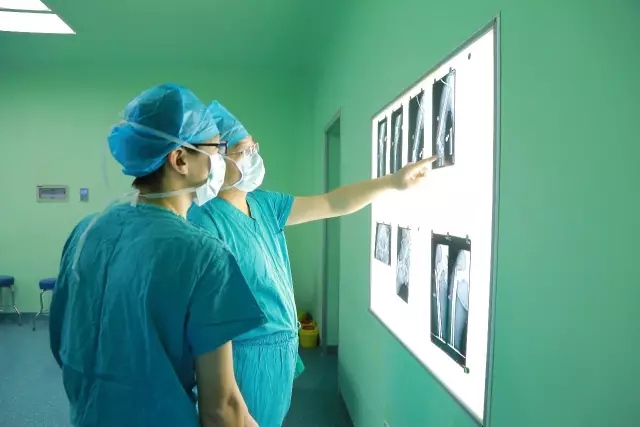 镜头见证生命重启之旅，纪录医者仁心，许昌外科医生的新年故事