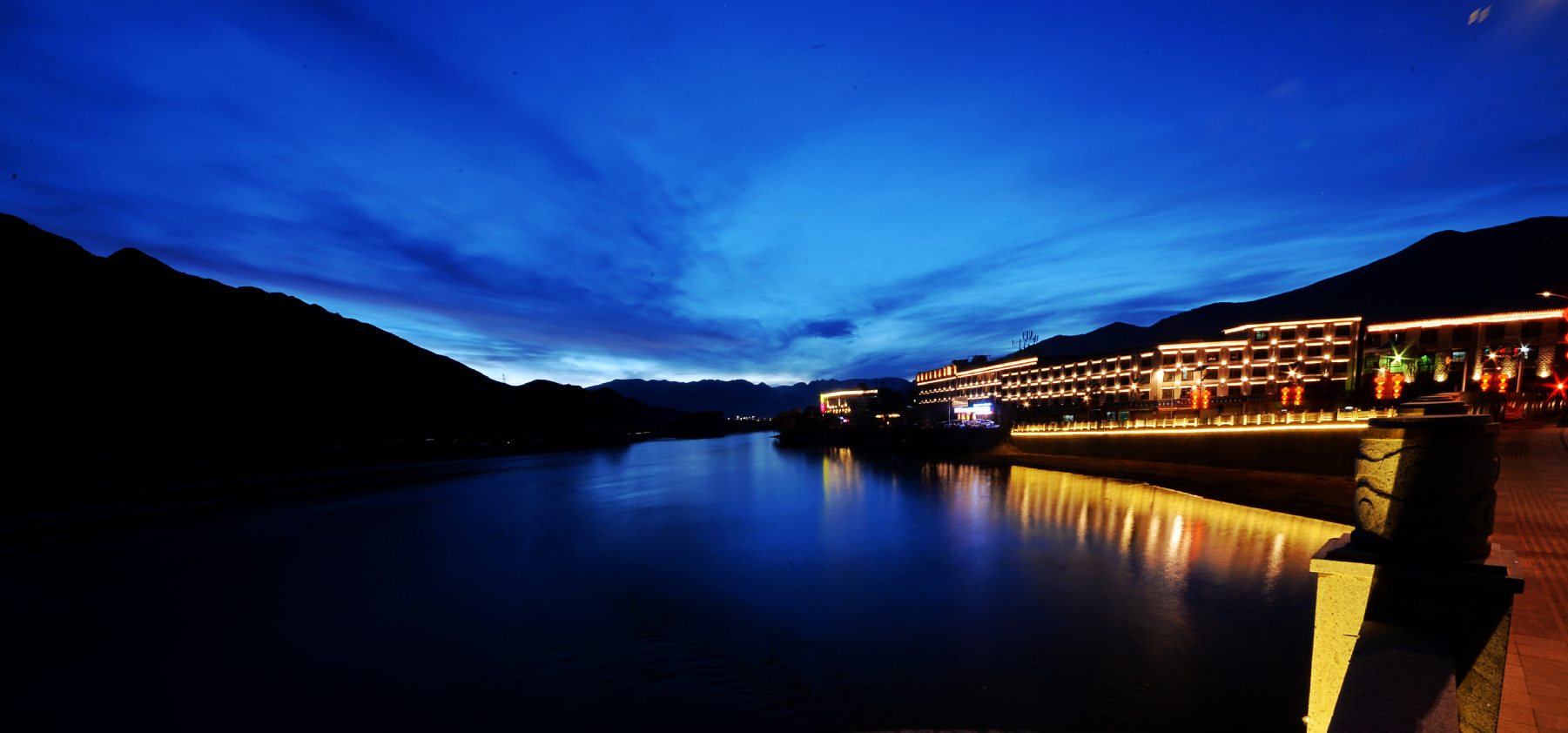 河道被挖开,被挖出来的河