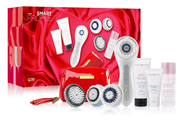 两千左右给女朋友买什么礼物 (200元给女朋友买什么礼物)