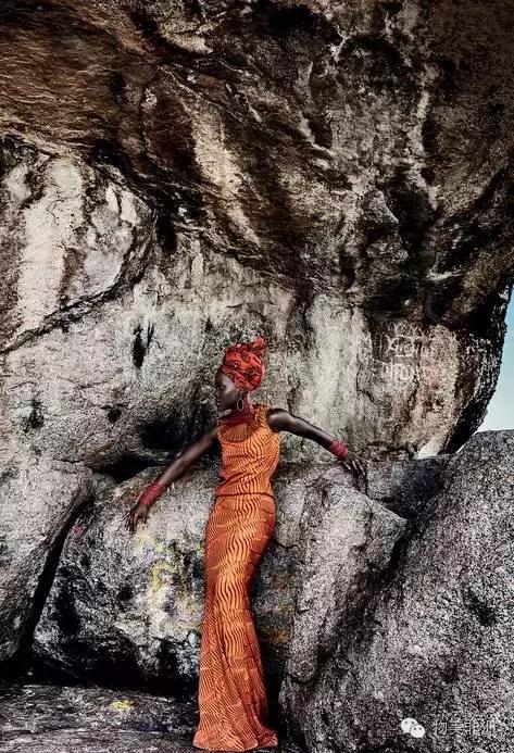 在《为奴十二载》里,来自非洲的她把这个角色演绎的淋漓尽致