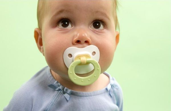 怎么给10个月的小朋友戒奶嘴,11个月轻松戒掉安抚奶嘴