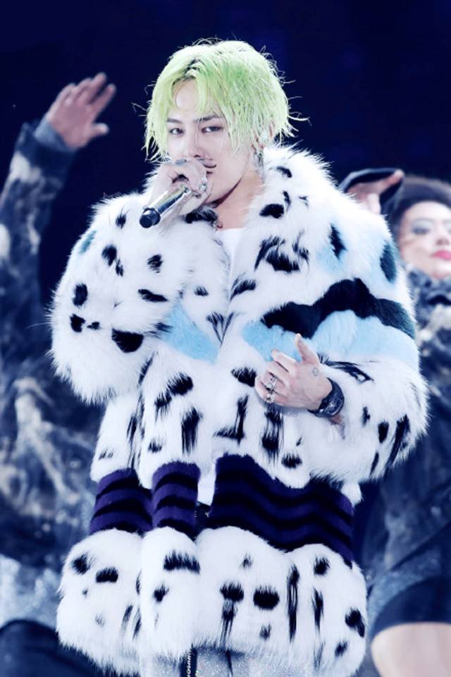 黑貂权志龙,权志龙穿黑貂演唱会