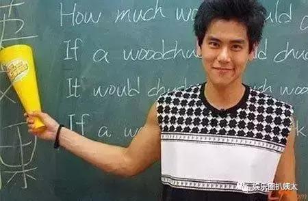 郭德纲撞衫鹿晗李宇春池昌旭,原来他一直是撞衫届的“战斗机”啊