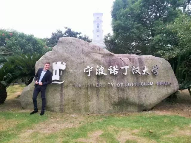 讲七门语言、通十八般舞艺｜宁诺这名翻译小鲜肉酷毙了！