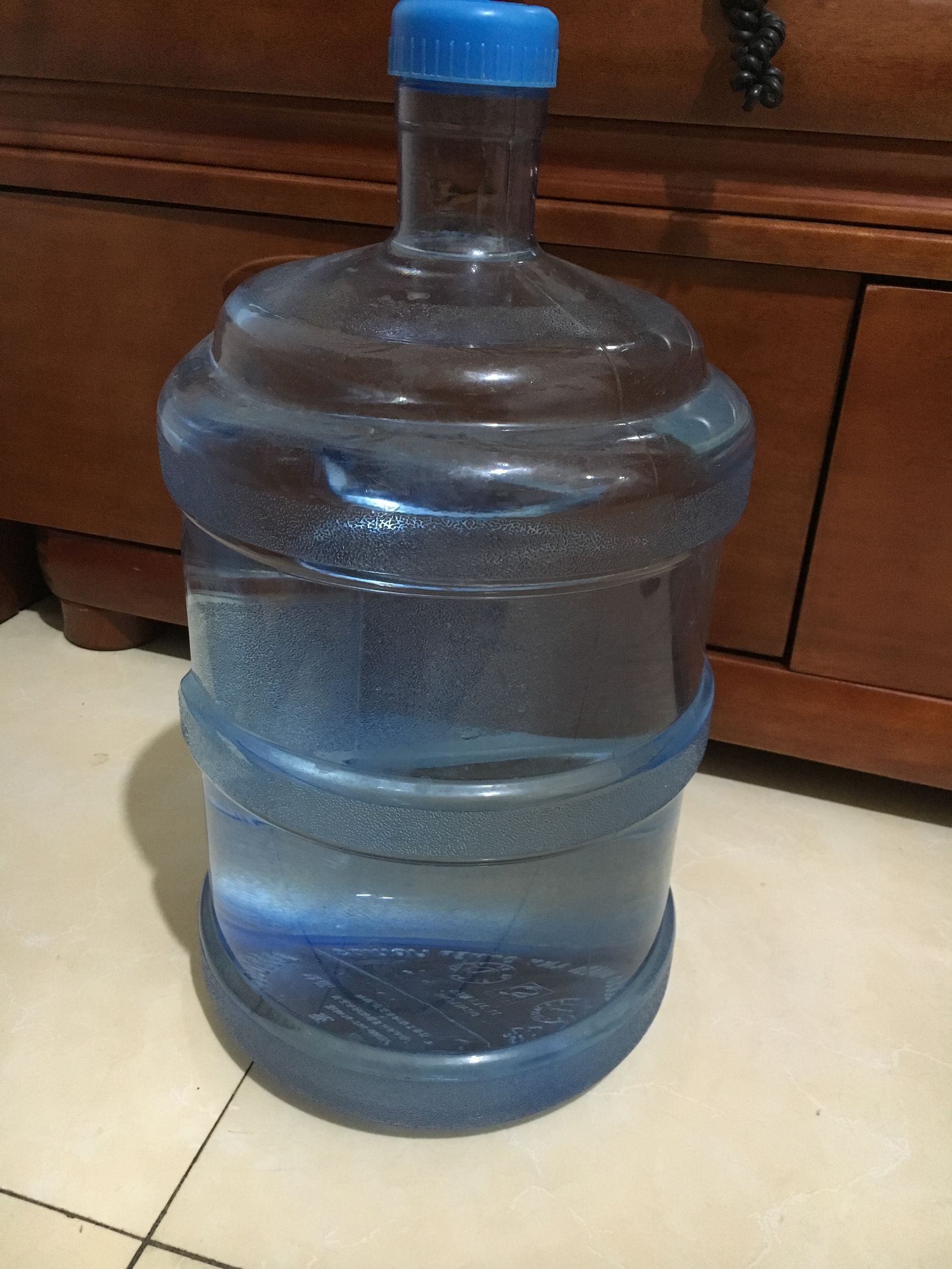 纯净水桶生青苔怎么回事,纯净水桶里长青苔了怎么办