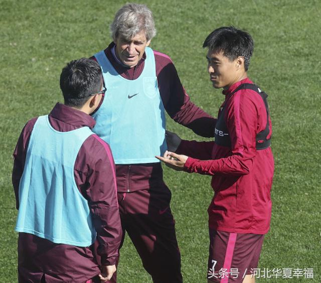 众将勤练佩帅开小灶阿洛“飞鞋”戏耍门将（GIF）