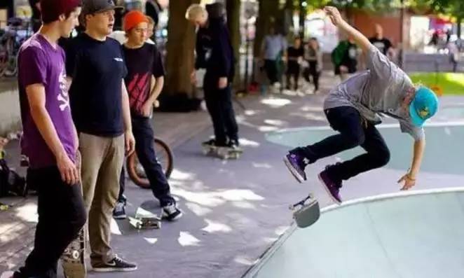 怎么才能学会单滑滑板,滑板初学者可以学的小技能