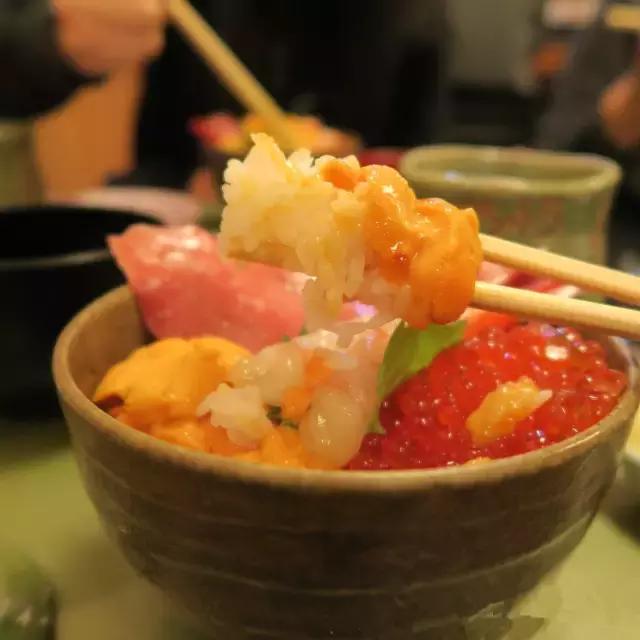 来一碗咖喱牛肉饭,一碗精致的牛丼饭