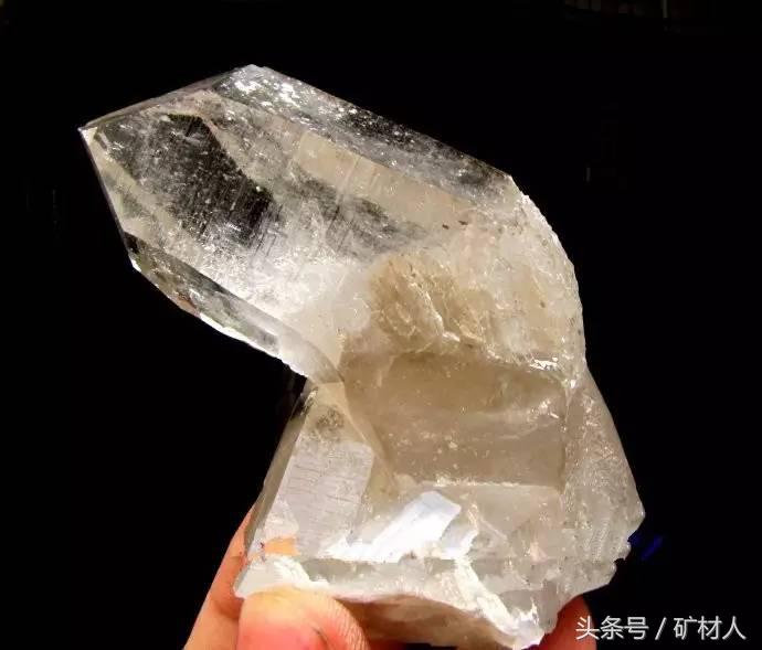 东海的水晶从哪里来的,水晶是在哪里找到的