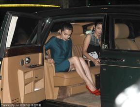 每辆劳斯莱斯的伞有多少把,劳斯莱斯车一共有几把雨伞