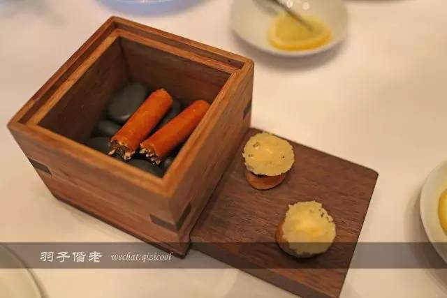 藏匿在繁华中环背后的丝丝暖意 (藏在繁华中环中的丝丝暖意)