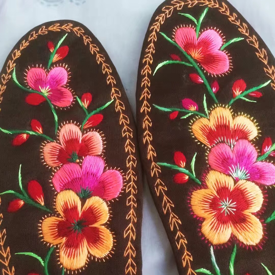 自己亲手做的绣花鞋垫真实图片,纯手工绣花鞋垫图片