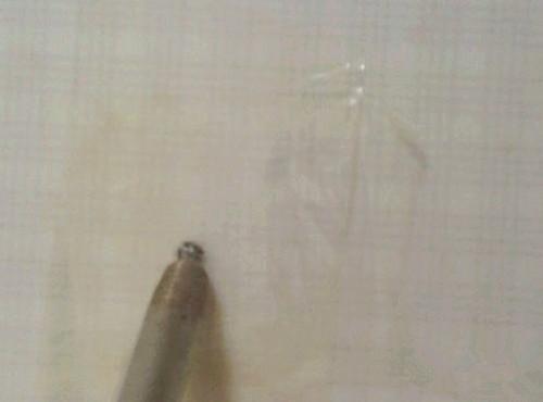 瓷砖上打孔老是打烂墙砖？老师傅说想在墙上钻孔你得这么做