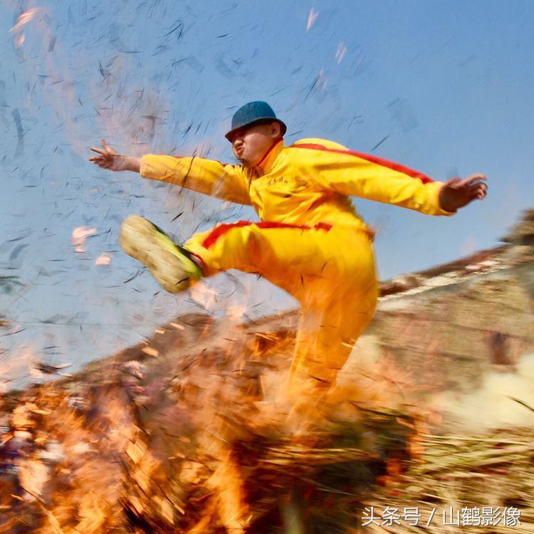 普宁老方村迎神跳火堆,普宁民俗跳火马