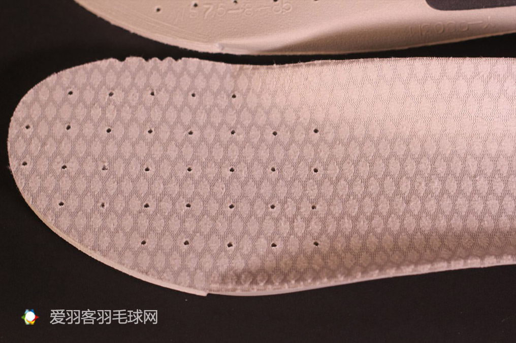 李宁羽毛球鞋贴地飞行,李宁贴地飞行羽毛球鞋se评测
