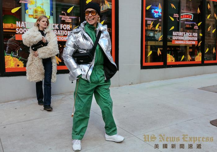 羽绒服米兰时装周休闲街拍 (时装周黑色羽绒穿搭)