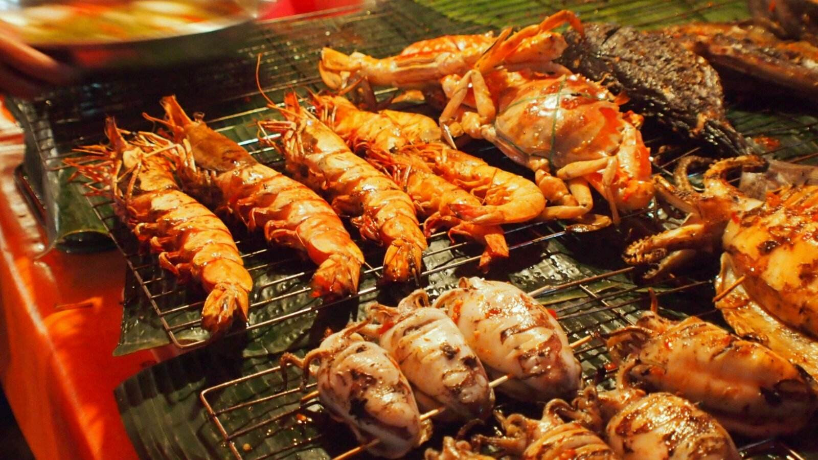 深夜流口水是什么原因,深夜海鲜烧烤大排档