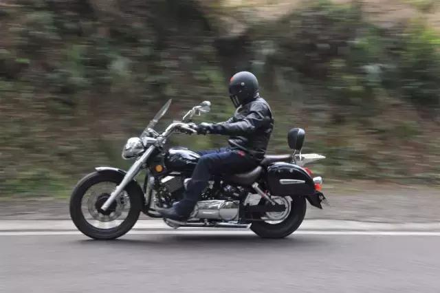 力帆最新款v缸250太子摩托车,力帆v缸250街车