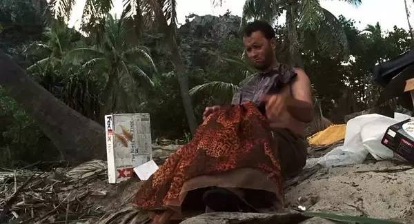 一个排球给他活下去的力量：《荒岛余生》未拆的包裹是什么