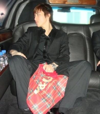 百亿企业继承人，人生堪比偶像剧的他微博竟然只有四千粉丝？