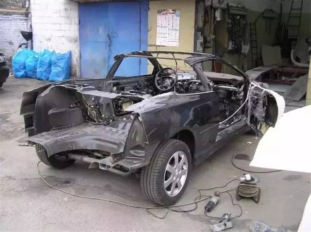 无敌了！穷小伙打烂标致406，改装成法拉利，*博兰**基尼