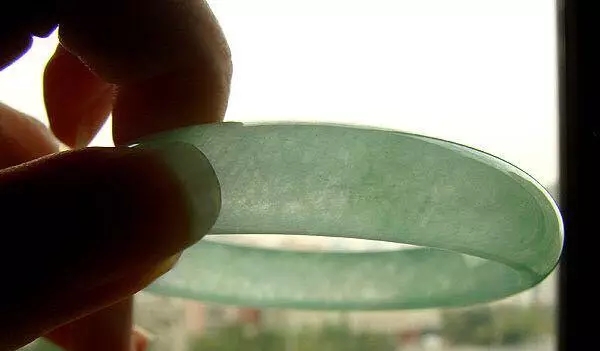翡翠的abcd货的基本鉴定特征,如何鉴别b货翡翠和天然翡翠