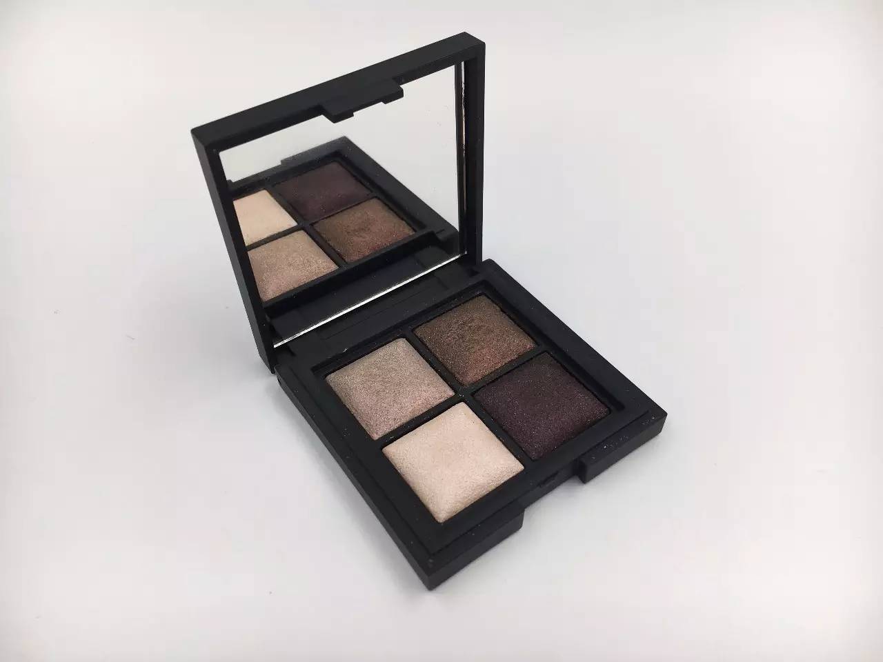 这个成都女孩说：不化眼妆的姑娘，活该你丑