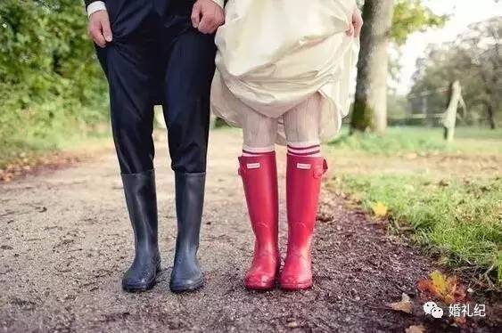 下雨婚纱照不能拍外景吗,苏州拍婚纱照下雨要不要改期