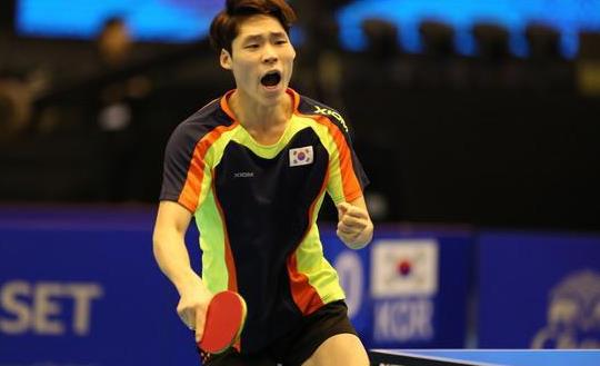 韩国队短道速滑用冰刀踢中国对手,带领韩国队进入世界杯四强