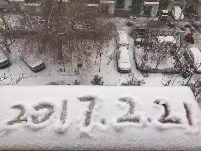 车上的雪不清理等自己化了可以吗,下雪了车怎么清理最快