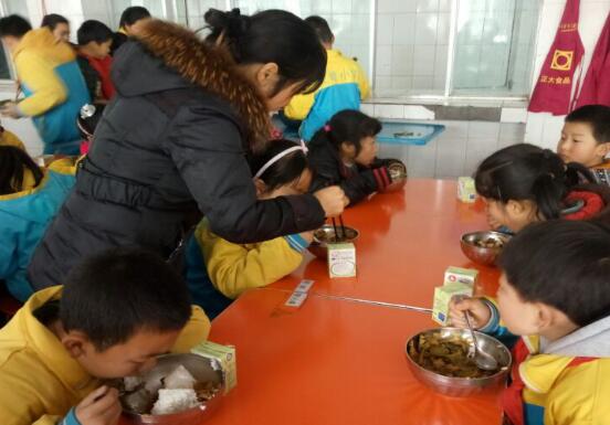 三尺讲台·铸就人生辉煌——长岭小学优秀教师张碧容