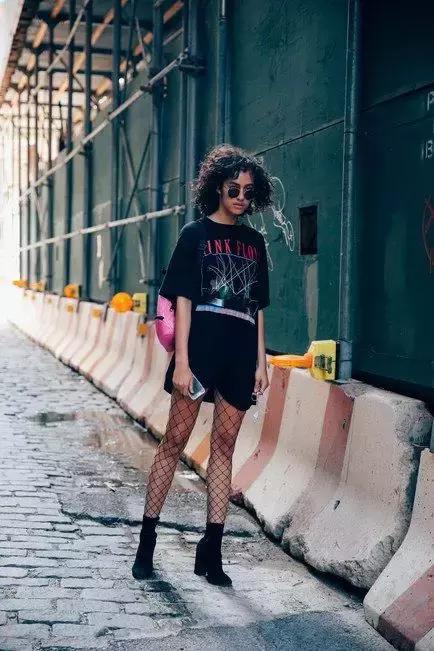 你认为网袜是“妖艳*货贱**”的代名词？那你会被笑话孤陋寡闻！