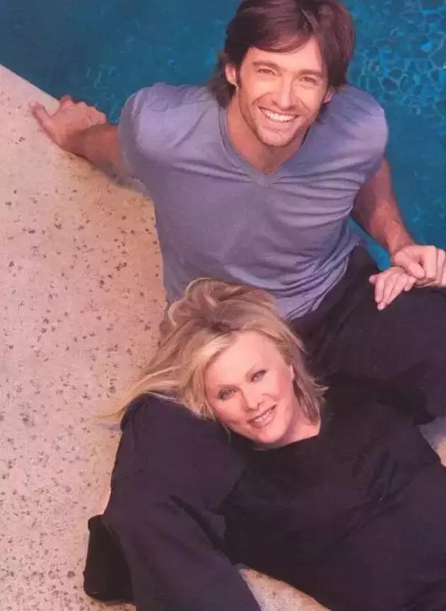 休杰克曼还会不会演金刚狼了 (休杰克曼牵手爱妻现身)