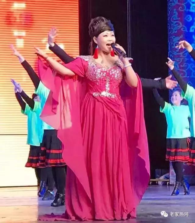 有人为承德棒槌山写了首歌，没想到让她给唱成了这样儿