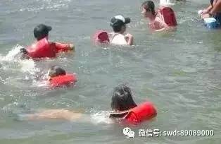 开学第一天家长心慌慌,开学第一天家长带的东西看懵了