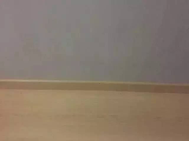 外国小鲜肉只花400元竟然租到了北京二环的房子,然而刚拿到房子的瞬间却差点哭了出来