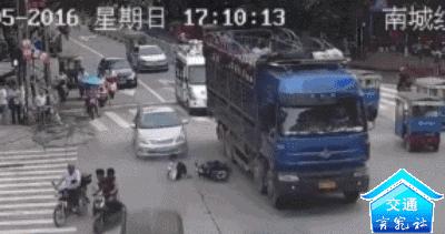 漳州人注意！看到街上的反光锥没？交警蜀黍又有新动作，小电驴你走对路了吗？