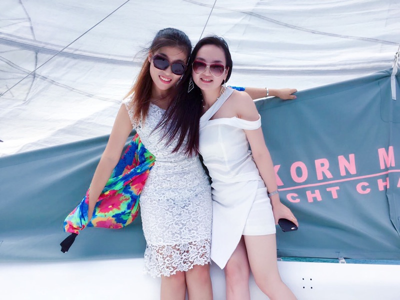 肩上带子,肩上有肩带勒痕