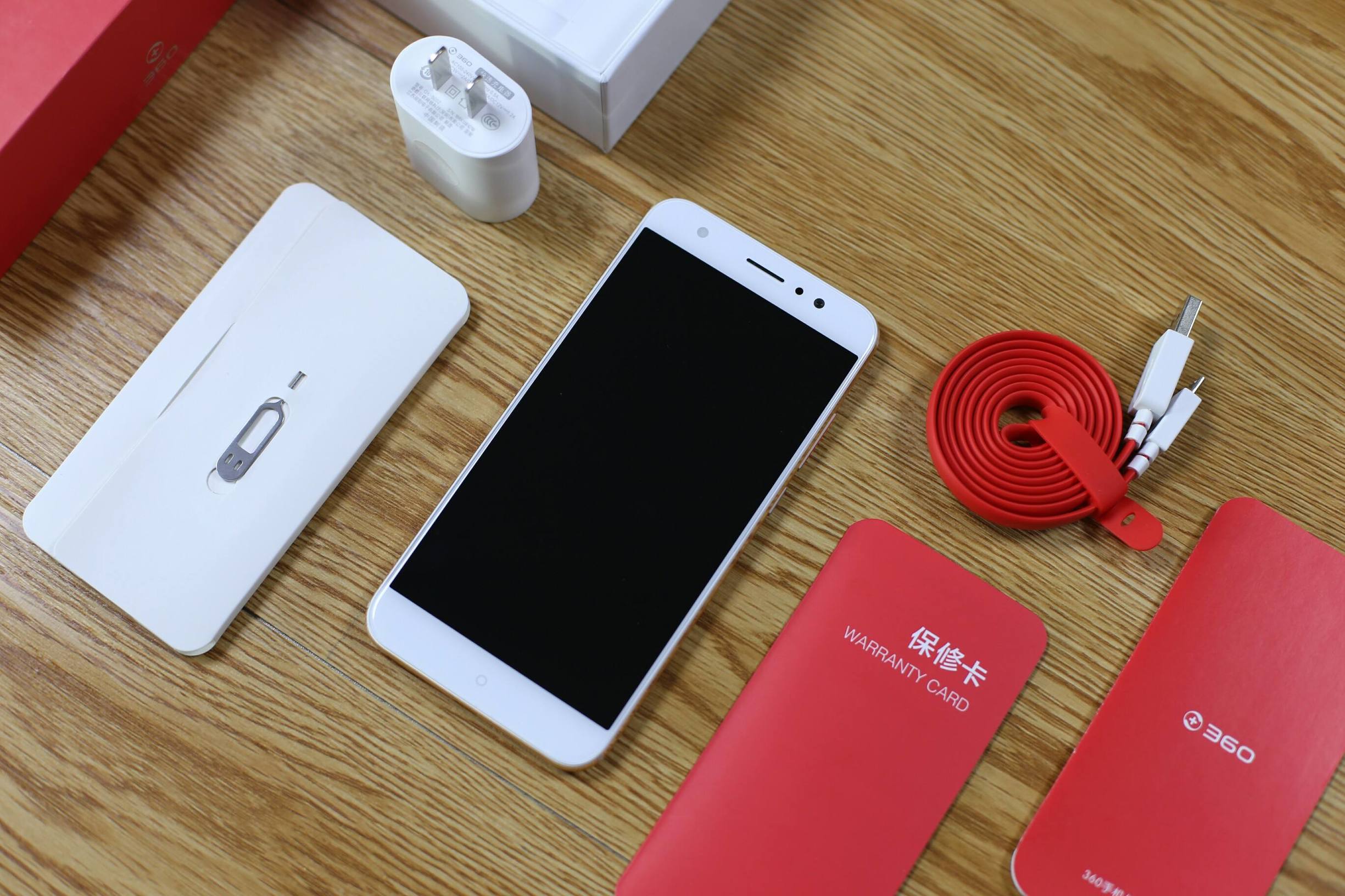 金杯银杯不如你的口碑,金杯银杯不如老百姓的口碑的英语