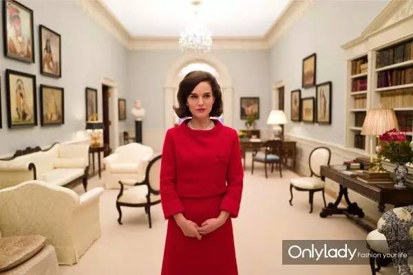 14岁退学又怎样?石头姐终获奥斯卡影后:幸运=人美还努力!