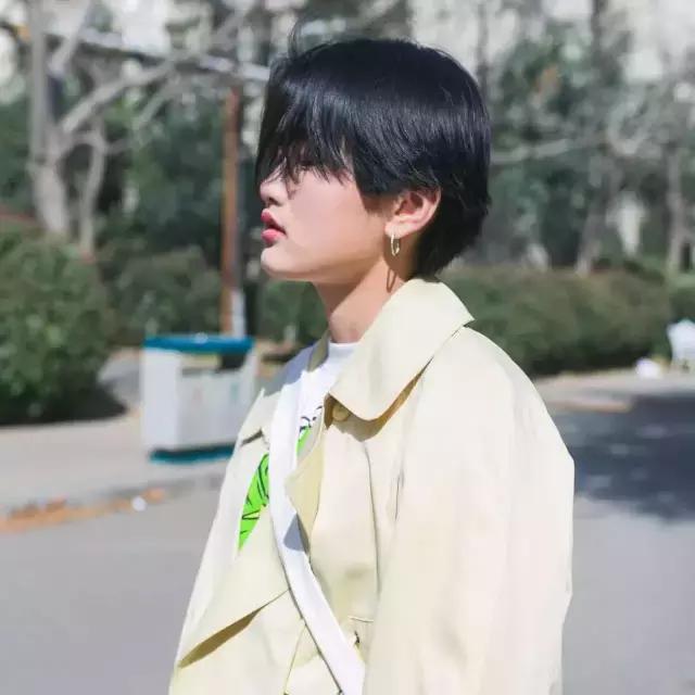 报告老师，中州大学的学生不好好穿衣服！