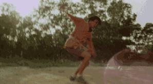 他成名于星爷《功夫》，父亲是黄飞鸿徒孙，如今功夫在世界排前列