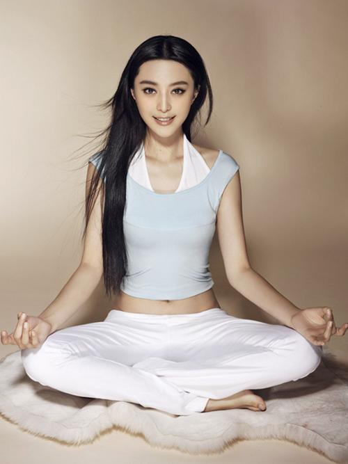 看范冰冰如何练瑜伽治疗偏头痛