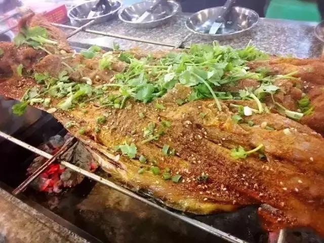 自从踏上重庆地铁2号线，减肥之路越来越远，美食吃得停不下来~