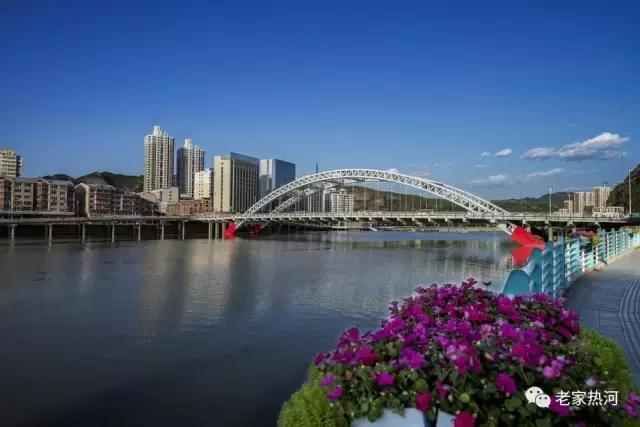 有人为承德棒槌山写了首歌，没想到让她给唱成了这样儿