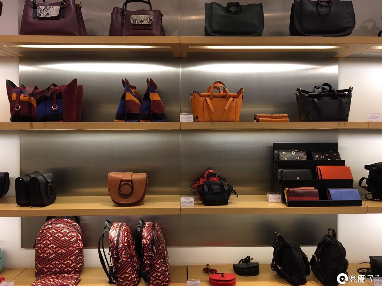 杭州的女生都背什么包,现在女生都在背什么包