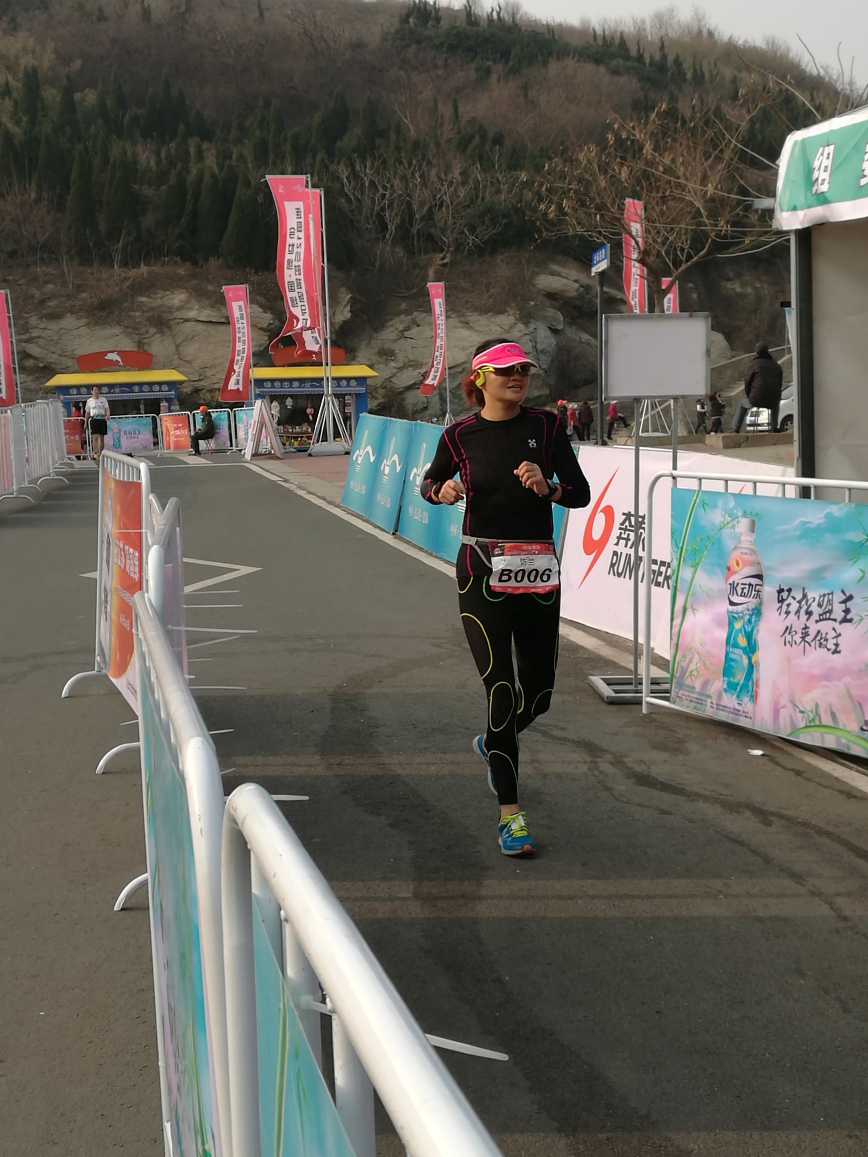 再回首，连岛超马，春风十里不如你